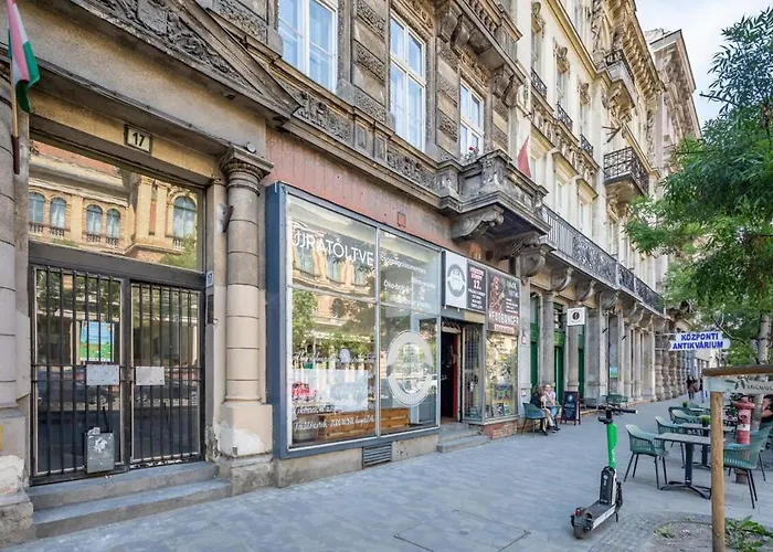 Excellent Location Magnificent Flat