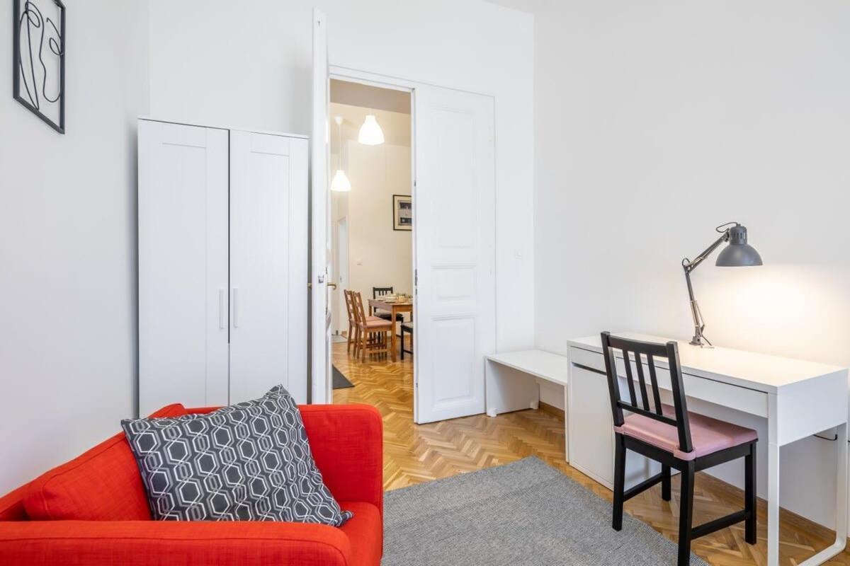 Excellent Location Magnificent Flat Apartment *