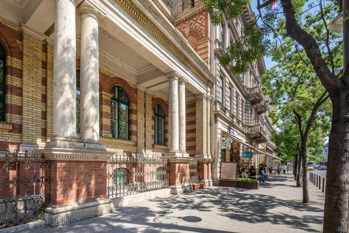Excellent Location Magnificent Flat Апартаменты