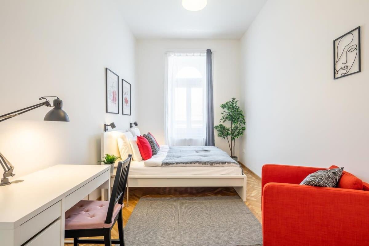 Excellent Location Magnificent Flat Апартаменты *